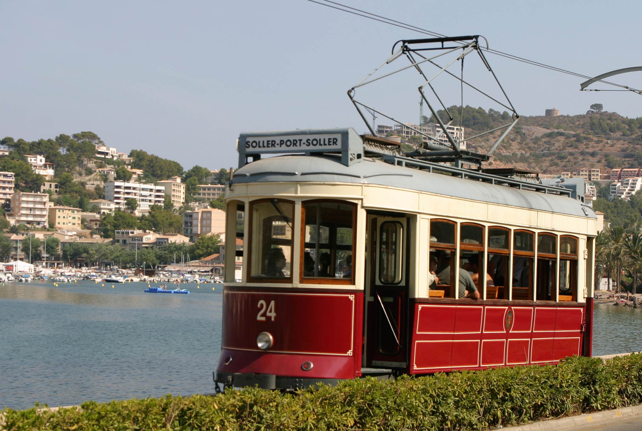 tranvía en el puerto de Sóller